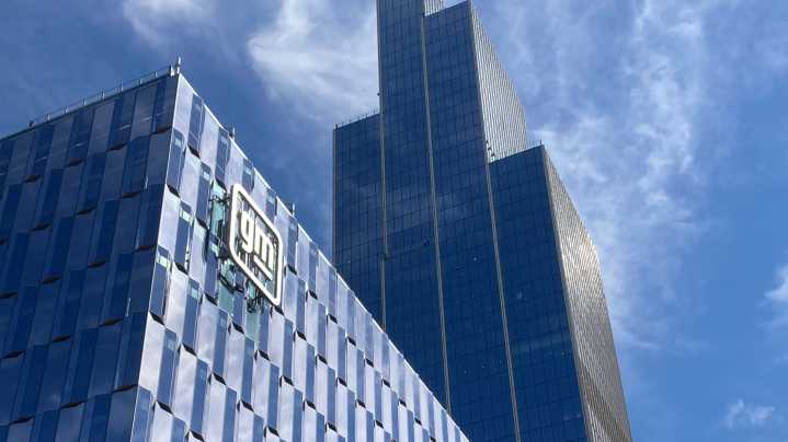 General Motors logo affixed to top of new Hudson's office building