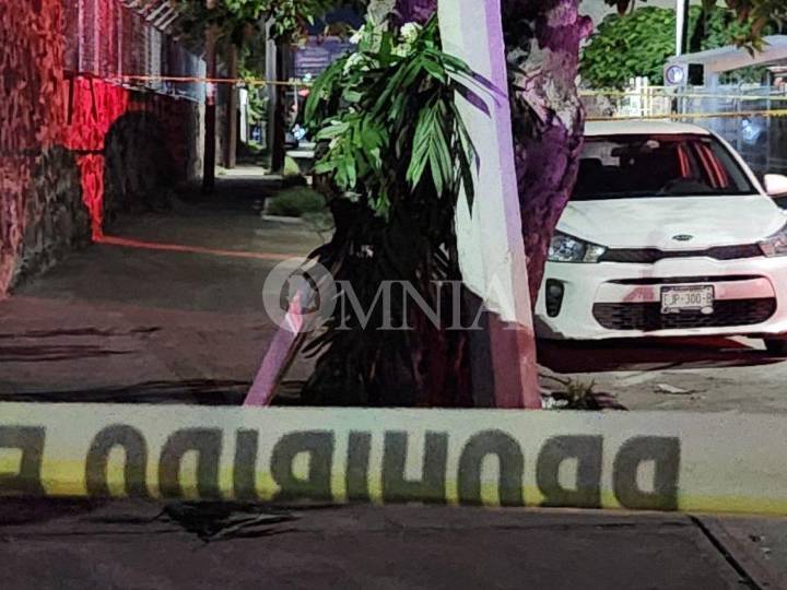 Movilización policiaca en hospital por hallazgo de corona fúnebre