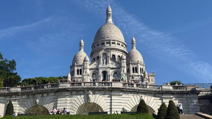 France 
                                          Premium
                                        C’est la sefie in picture perfect Paris