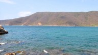 La playa de Santa Marta que enamora con su arena blanca y aguas cristalinas, ideal para hacer snorkel y otros planes en el mar