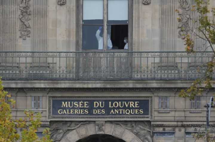 🔍 Museo del Louvre admite fallos en cámaras: ninguna vigilaba el balcón por donde ingresaron los ladrones