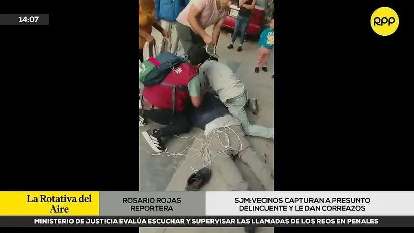 Vecinos atraparon a presunto delincuente y lo castigan a correazos en SJM [VIDEO]