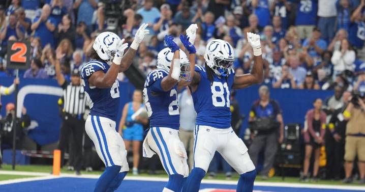 Colts rout Raiders 40-6 at home for historic 4
