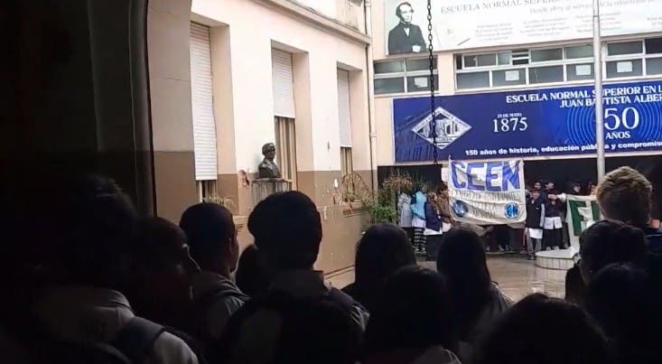 Sentada en la Normal: estudiantes piden que se revea el protocolo por casos de acoso entre compañeros