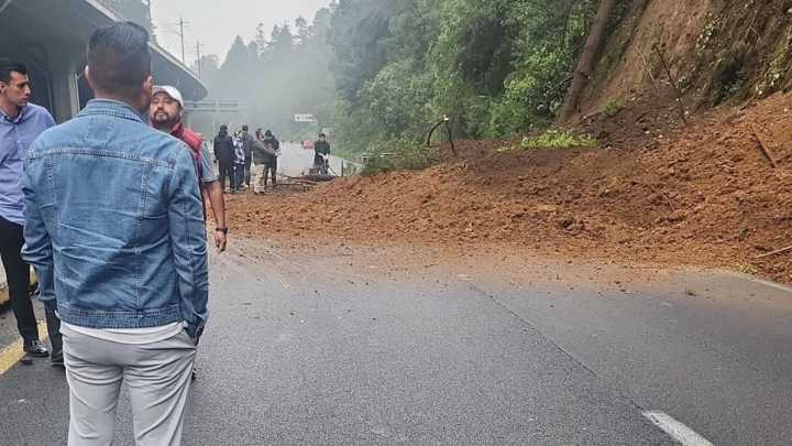 Desgajamiento cierra la autopista México