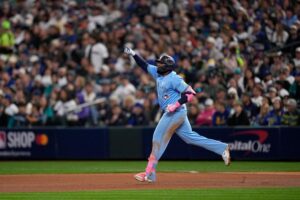 Guerrero, Springer sparks Blue Jays, who hit 5 HRs and cut Mariners’ ALCS lead to 2