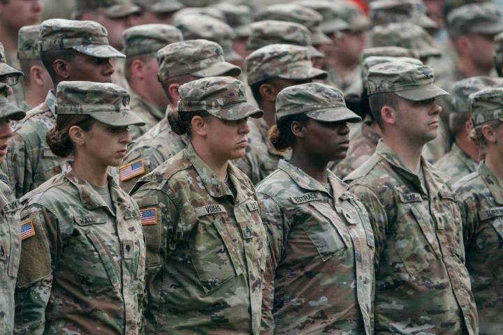 “Ninguna de nosotras pidió jamás un trato especial”: veteranas del ejército de EE.UU. responden al secretario de Defensa, Pete Hegseth