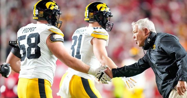 3 Burning questions for Iowa football: How can the Hawkeyes still make a run at the Big Ten title?