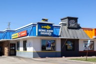 Long John Silver's swaps fish for chicken in logo redesign