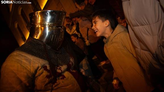 GALERÍA | Las ánimas desfilan para vestir de leyenda a Soria