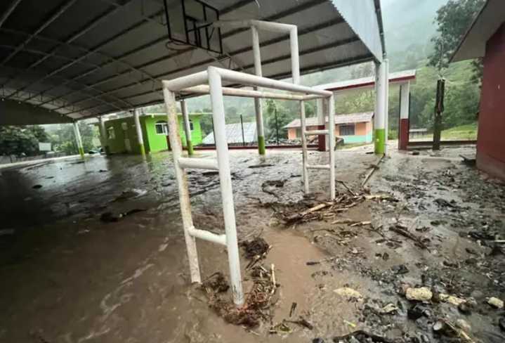 Por labores de recuperación en nueve municipios de Veracruz declaran suspensión de clases