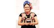 Natalia Toledo dedica medalla a las mujeres