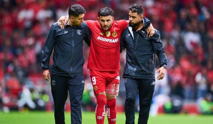 ¡Alarma para Toluca y el Tri! Alexis Vega se lesionó y salió llorando