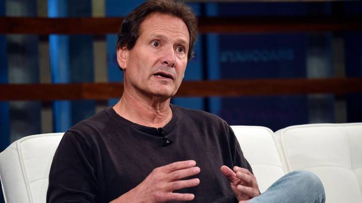 Verizon names board member and former PayPal CEO Schulman to its top post