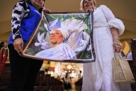 Exiliados cubanos celebran a Celia Cruz como ícono de la libertad ante el comunismo