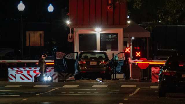 Secret Service detains driver after late night White House crash
