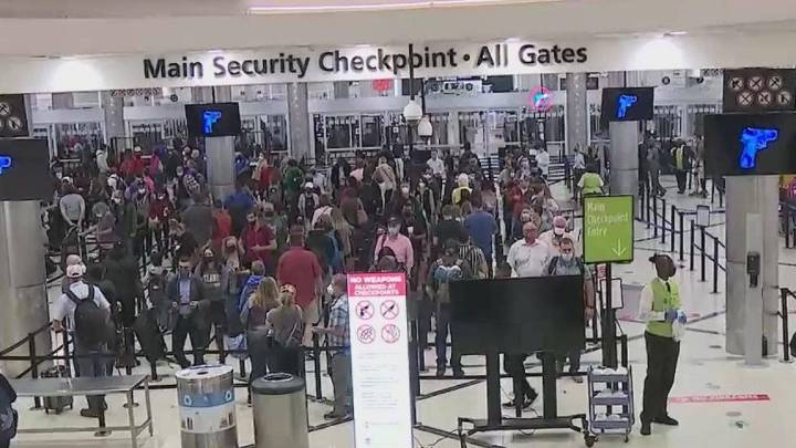 Man trying to break through Atlanta airport checkpoint stopped