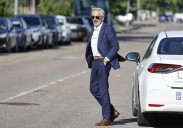 Imanol Arias, ilusionado con su nueva novia, una abogada argentina