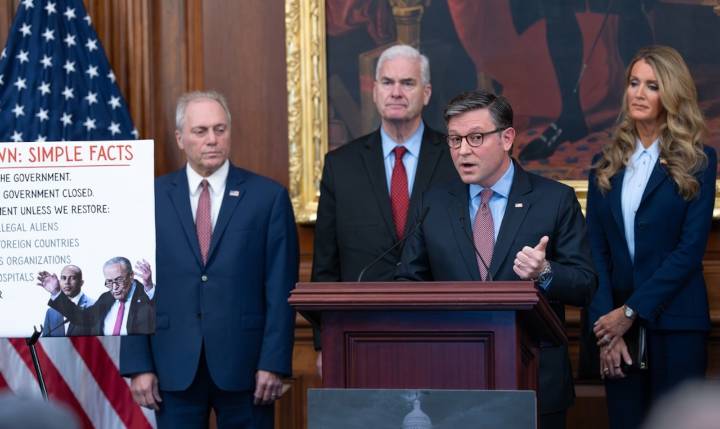 Pressure builds on Congress to end the shutdown, but a quick breakthrough appears unlikely