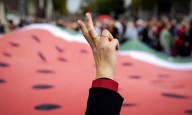 250.000 personas llenan las calles de rojo en Ámsterdam para exigir medidas contra Israel