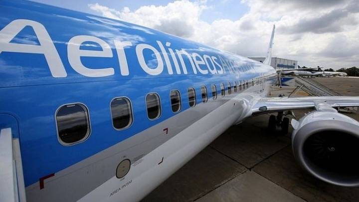 Un paro de pilotos provoca demoras en casi un centenar de vuelos