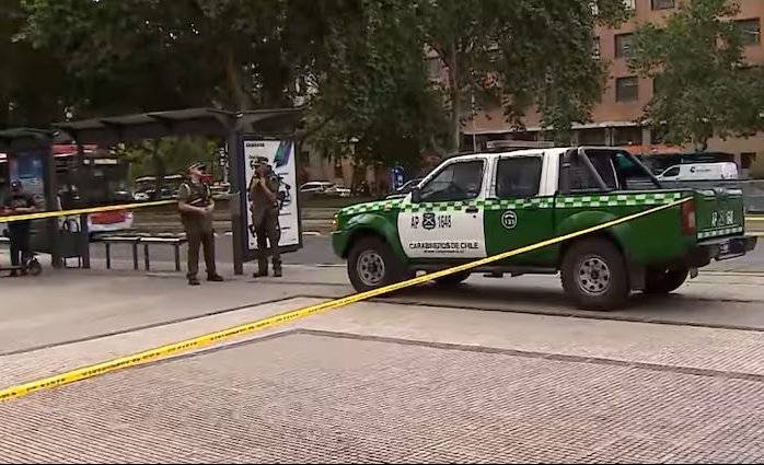 Riña con armas cortantes entre comerciantes ambulantes dejó un fallecido a metros de La Moneda