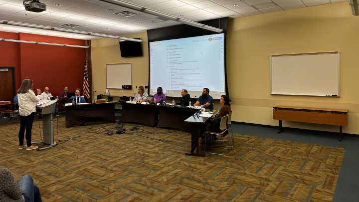 Library board delays leadership vote for president, vice president