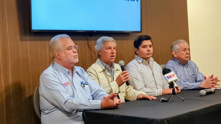 Busca Claudio X. González firmas en Chihuahua; va vs reforma electoral