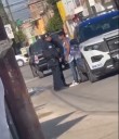 (VIDEO) PoliSía de Galindo agrede a joven en la colonia Simón Díaz