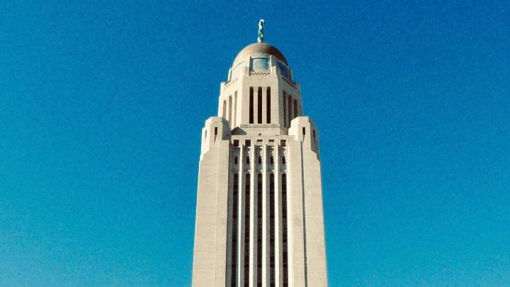 Nebraska ajusta su proyección económica y prepara recortes millonarios en el presupuesto estatal