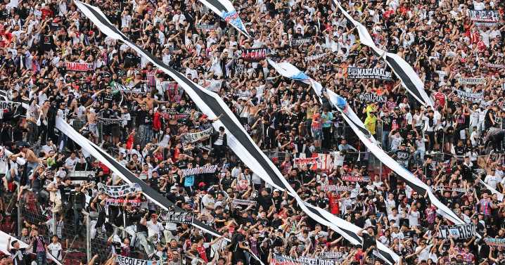 “Ganan sueldos millonarios”: el reproche de los hinchas de Colo Colo tras el empate de Limache