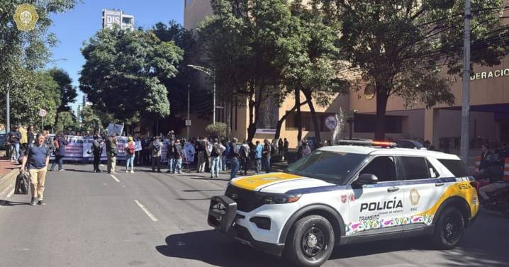 Jueces y magistrados bloquean unas horas avenida Revolución