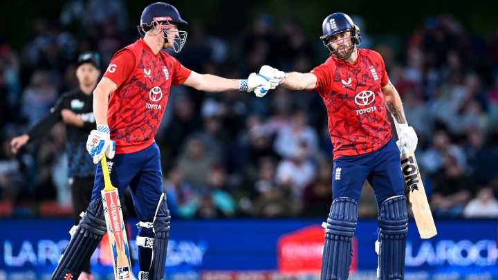 Phil Salt and Harry Brook go large as England beats New Zealand by 65 runs in the 2nd T20 international