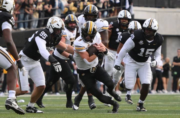 Deadspin | Timely plays push No. 10 Vanderbilt past No. 15 Missouri