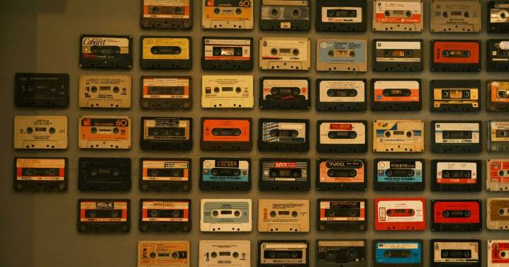 If You Call Yourself A True ’90s Kid, We Dare You To Score 28/28 On This Pop Culture Quiz