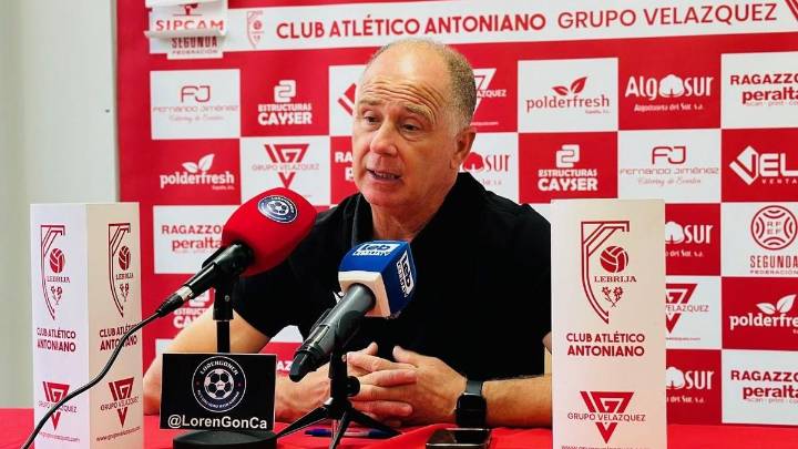 Cisqui, entrenador del Extremadura: "Las derrotas hay que asumirlas y seguir adelante"