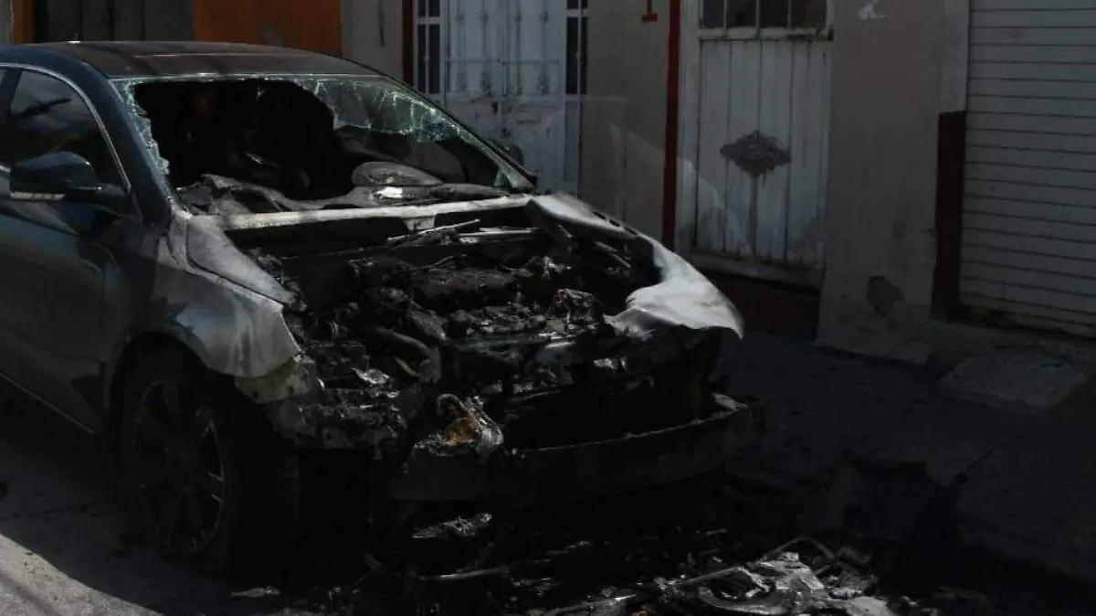 Incendian automóvil ahora en la colonia Miguel Hidalgo