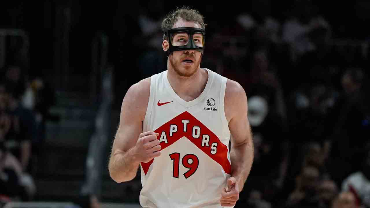 Raptors’ Jakob Poeltl exits with low back tightness vs. Spurs