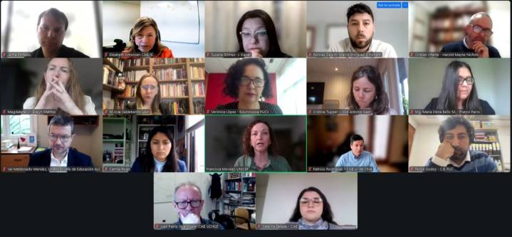 Representantes de candidatos presidenciales debaten sobre los desafíos educativos