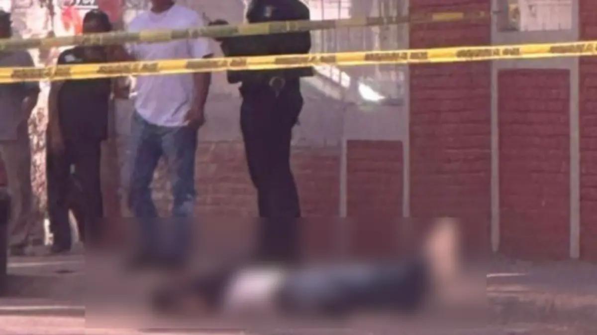 Hallan a hombre ejecutado sobre la banqueta de primaria en Aguaruto, Culiacán