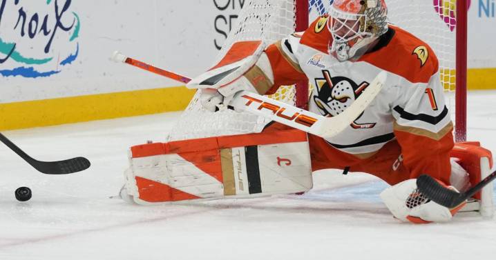 Ducks edge Panthers 3-2 in shootout as Quenneville returns to South Florida