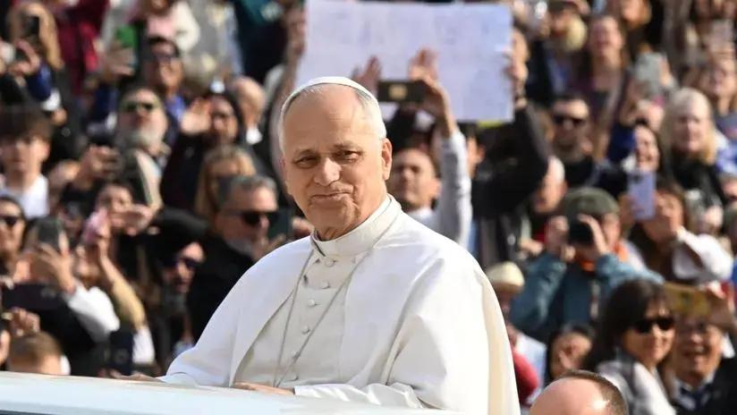 Regalan un caballo pura sangre árabe al papa León XIV