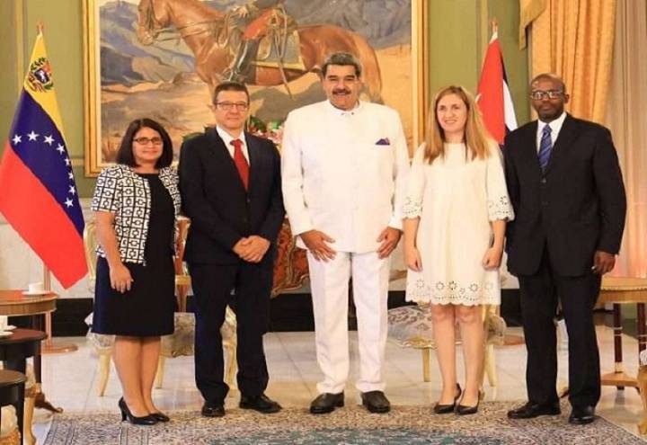 Presidente Nicolás Maduro recibe cartas credenciales de nuevos embajadores de Cuba y el Líbano