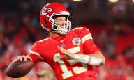 Mahomes lidera paliza de Chiefs sobre Commanders y cierra la semana 8 con récord histórico