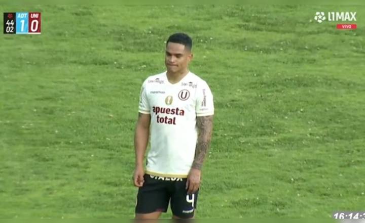 ADT le está negando el tricampeonato a Universitario: autogol de Anderson Santamaría para el 1