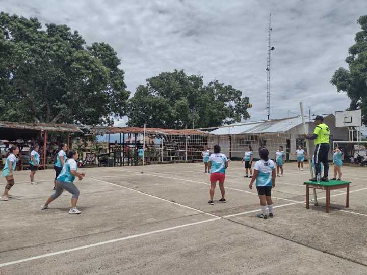 Vaso de Leche inicia campeonato de vóley en La Banda de Shilcayo