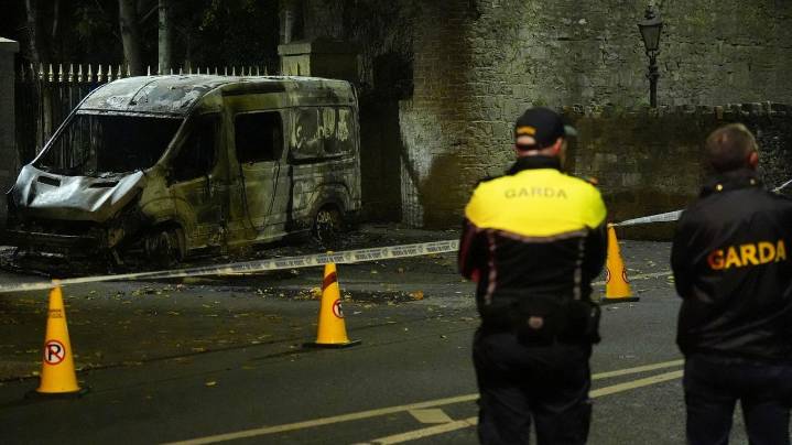 6 arrested after protesters clash with police outside Dublin hotel housing asylum seekers
