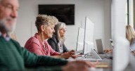 Crecen las estafas a adultos mayores: consejos para protegerse