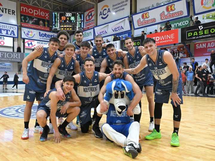 Independiente de Oliva se estrenó con una victoria ante el subcampeón de la Liga Nacional