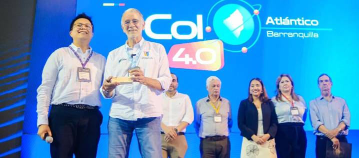 Entregan distinción al gobernador Verano por su liderazgo en transformación digital